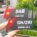 Bảng số nhà mica dán tường lá cờ nổi bật (10)