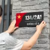 Bảng số nhà mica dán tường lá cờ nổi bật (7)