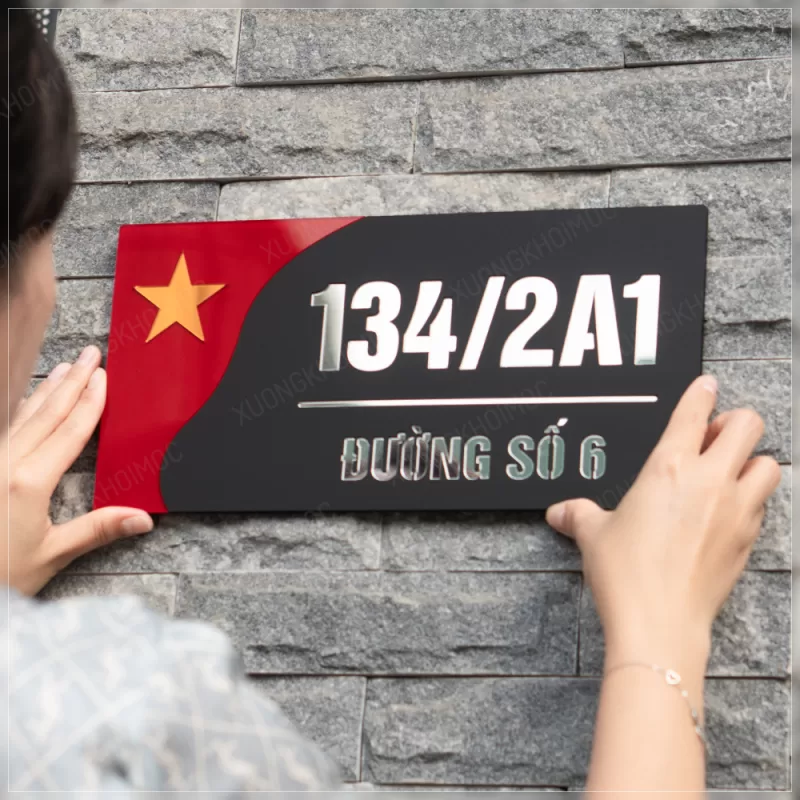 Bảng số nhà mica dán tường lá cờ nổi bật (8)