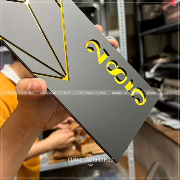 Bảng Số Phòng Mica Cao Cấp Đen Vàng và Trắng Đen KMS-22 (3)