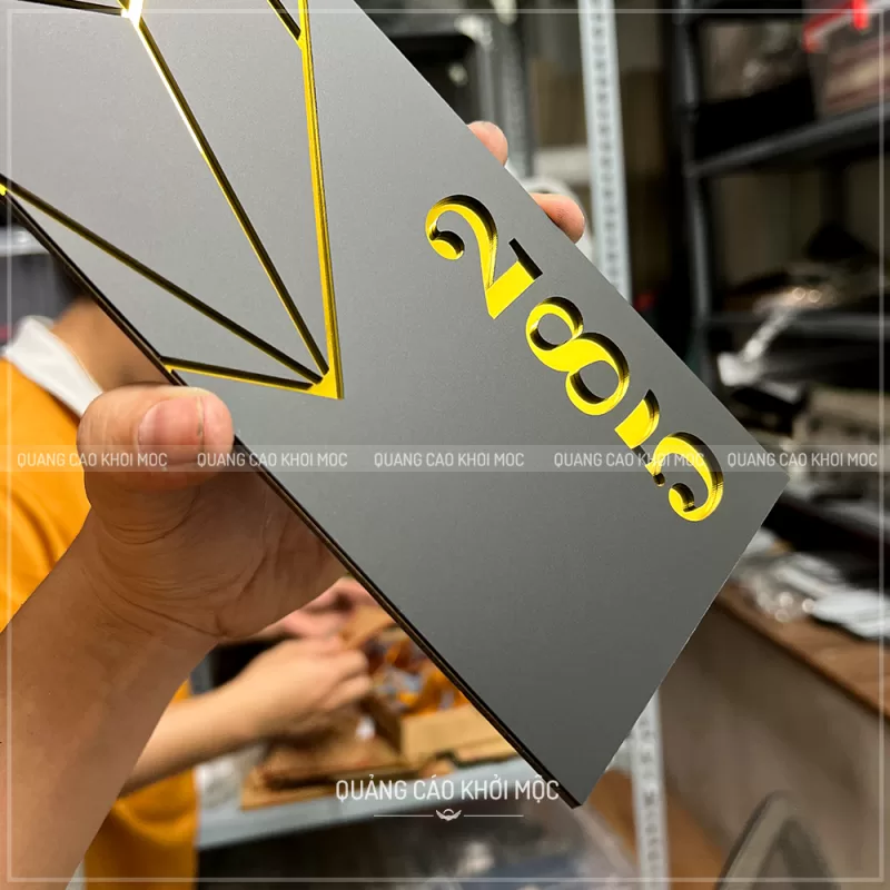 Bảng Số Phòng Mica Cao Cấp Đen Vàng và Trắng Đen KMS-22 (3)