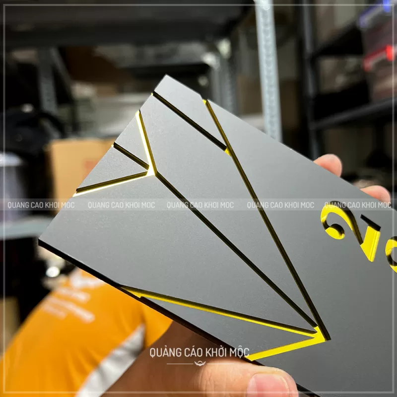 Bảng Số Phòng Mica Cao Cấp Đen Vàng và Trắng Đen KMS-22 (4)