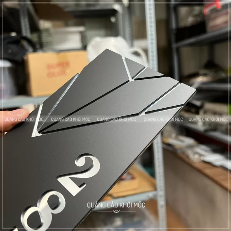 Bảng Số Phòng Mica Cao Cấp Đen Vàng và Trắng Đen KMS-22 (6)