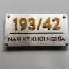 Vi-sao-chon-inox-lam-bien-so-nha-trong-nam-