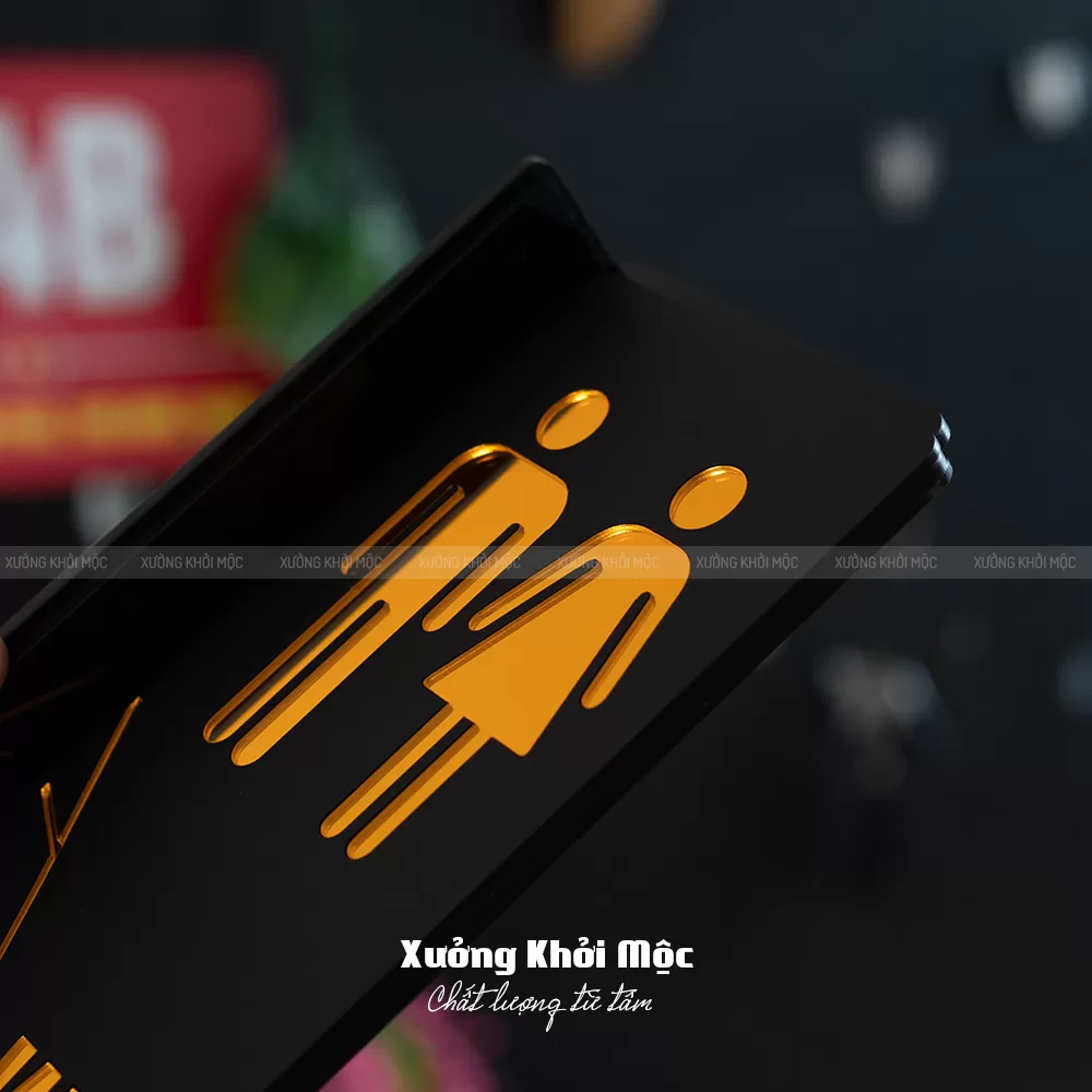 Bảng WC mica vàng gương cao cấp cho khách sạn, nhà hàng