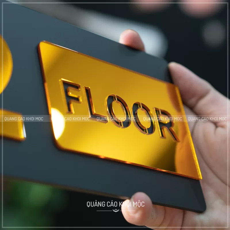 Bảng số tầng KMS-26 – Nhỏ gọn mà sang xịn hết ý! - Bảng mica dán tường kết hợp với mica gương sang trọng, bắt mắt - Ảnh 3