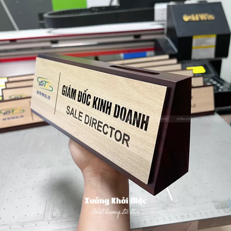 Bảng gỗ chức danh để bàn - Nội dung làm theo yêu cầu KMS-70 - Ảnh 2