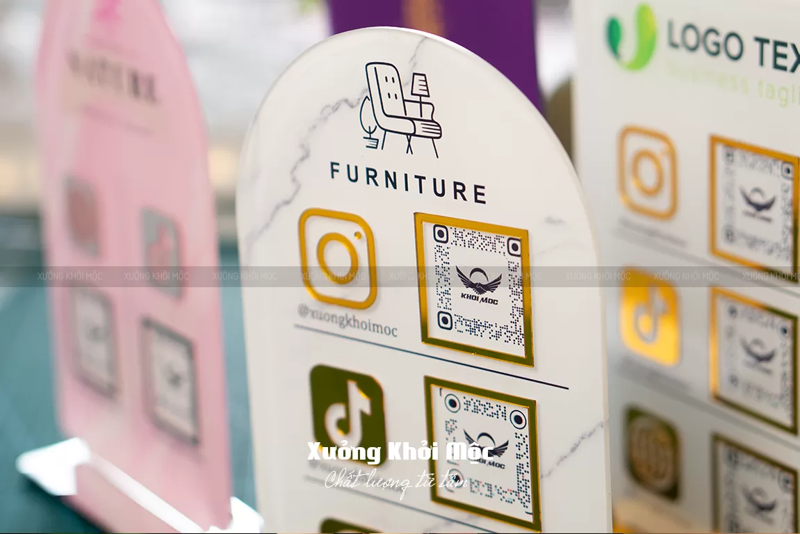 Bảng QR code in nền vân đá