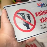 Biển nhắc nhở vui lòng không bỏ giấy vào bồn cầu" BAL01 chất liệu Alu - Ảnh 3