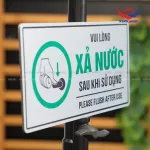 Biển báo nhắc nhở xả nước BAL09 | bảng Alu, song ngữ - Giải pháp hiệu quả cho nhà vệ sinh - Ảnh 6