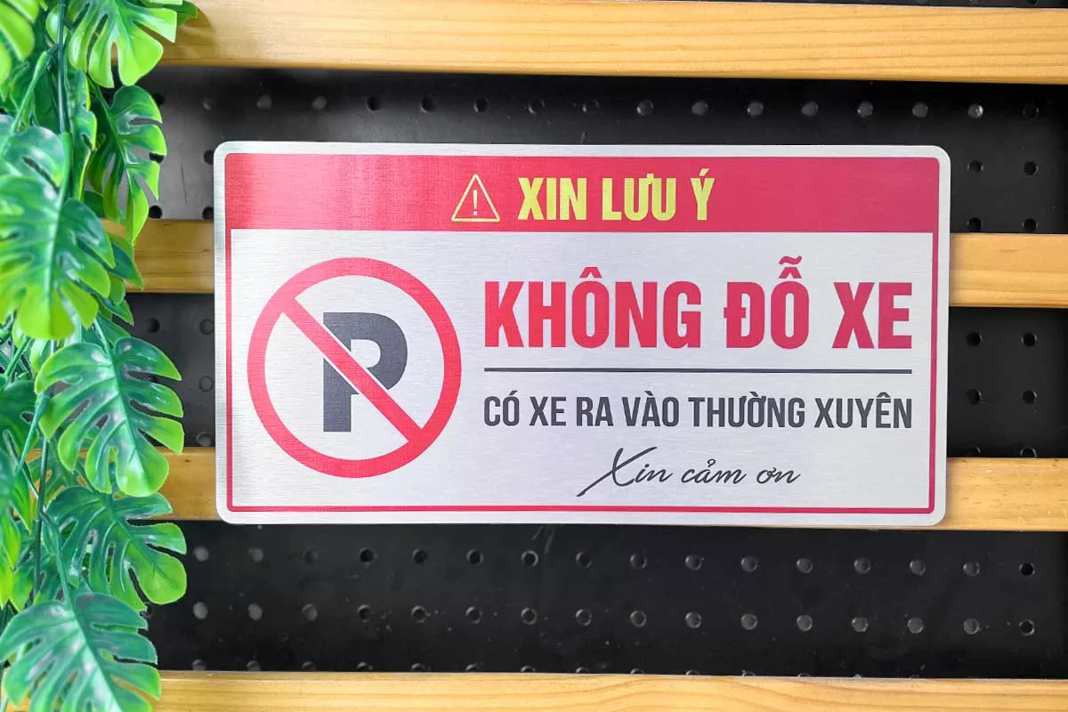 Biển báo Không đỗ xe – Có xe ra vào thường xuyên – Xin cảm ơn BAL12 Biển báo Không đỗ xe – Có xe ra vào thường xuyên – Xin cảm ơn BAL12, có biểu tượng cấm đỗ rõ ràng, dùng trước cổng và lối ra vào