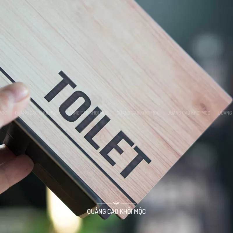 Bảng toilet dạng vẫy DAL05 – Biển chỉ dẫn WC chất liệu alu in vân gỗ 2 mặt - Ảnh 3