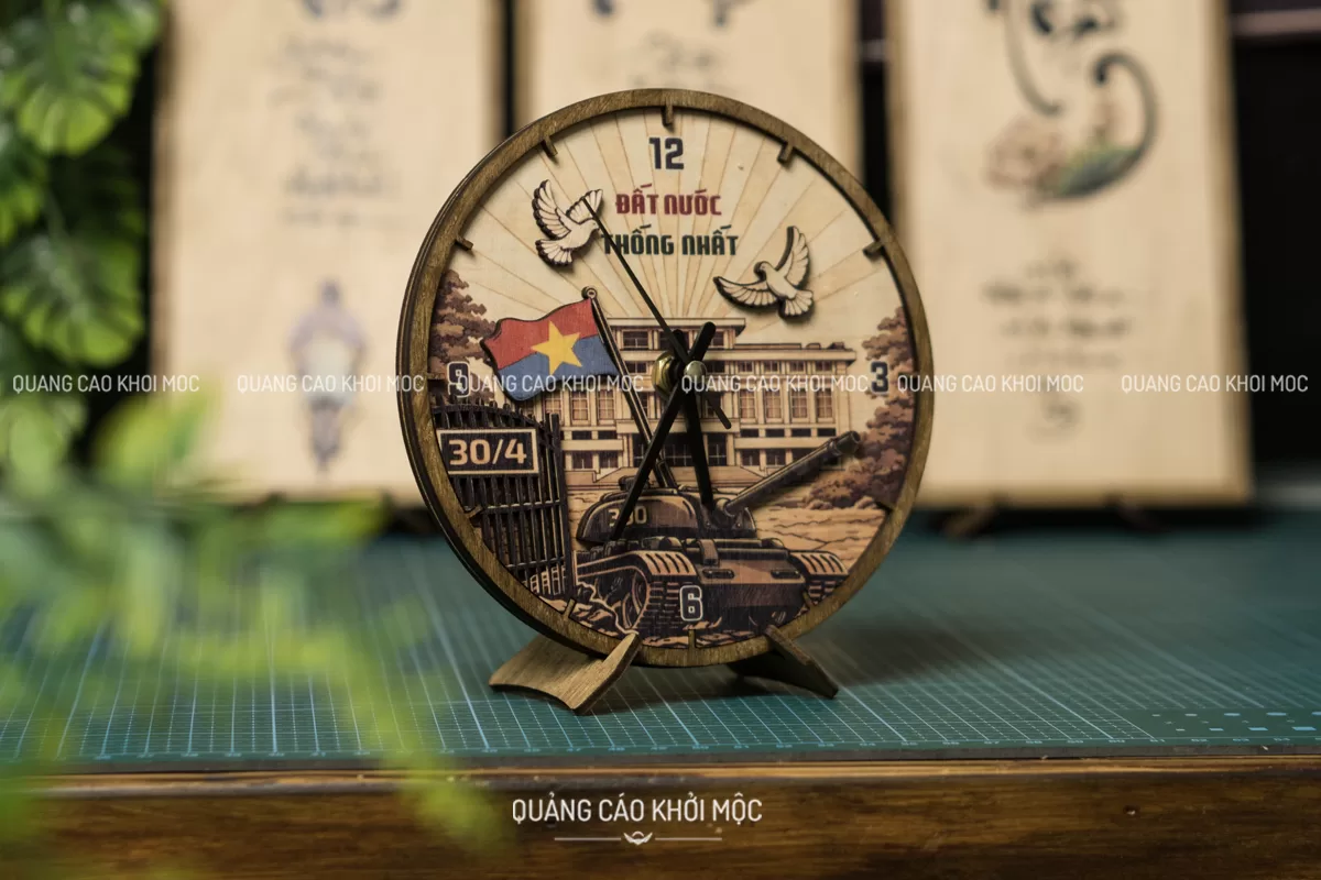Đồng hồ để bàn 30/4 QTG01 – Quà tặng doanh nghiệp ý nghĩa